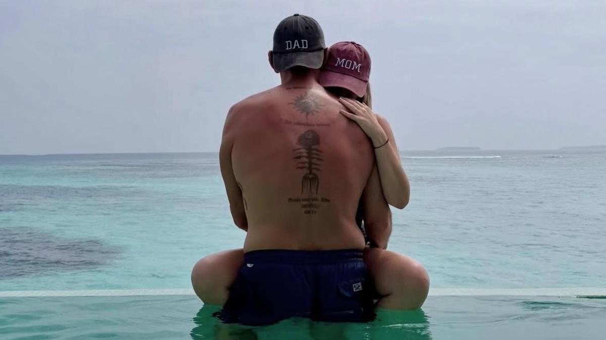 Joaquín Prat y Alexia Pla, en la foto con la que han anunciado su paternidad
