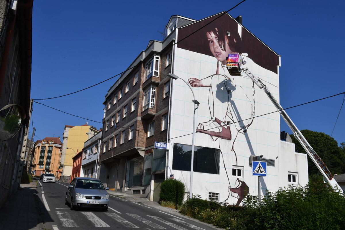 Las fachadas de Cambre se llenan de color con el Cromático Mural Fest Las fachadas de Cambre se llenan de color con el Cromático Mural Fest