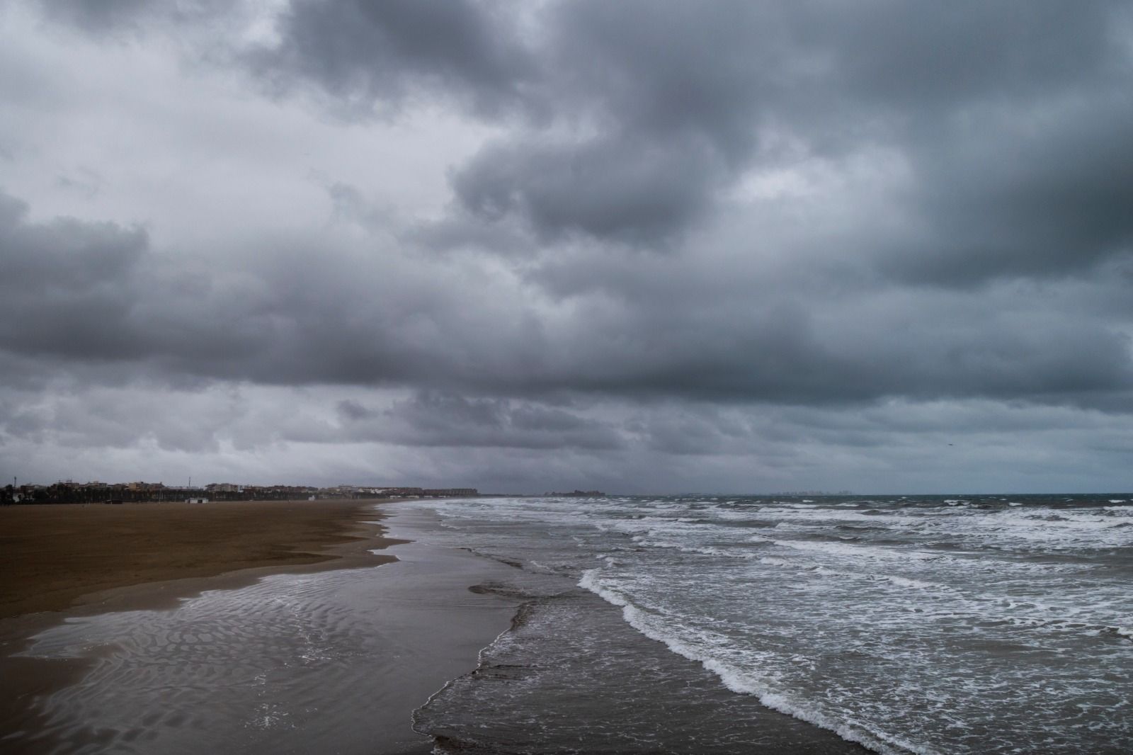 Vuelven las lluvias a València tras un fin de semana cálido