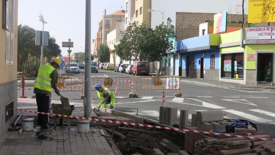 Santa Lucía amplía las aceras de la calle Centrífuga para las terrazas