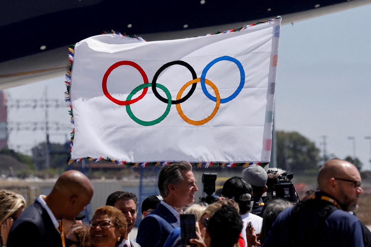 La bandera olímpica ya está en Los Ángeles, sede de los Juegos en 2028