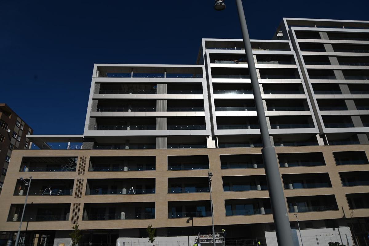 Fachada del edificio de Escrivá de Balaguer en Zaragoza.