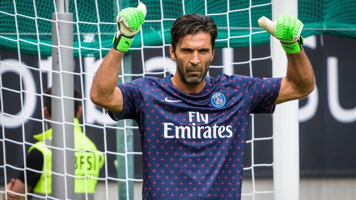 zentauroepp44405945 paris saint germain s italian goalkeeper gianluigi buffon ge180723133442