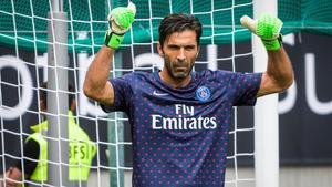 zentauroepp44405945 paris saint germain s italian goalkeeper gianluigi buffon ge180723133442