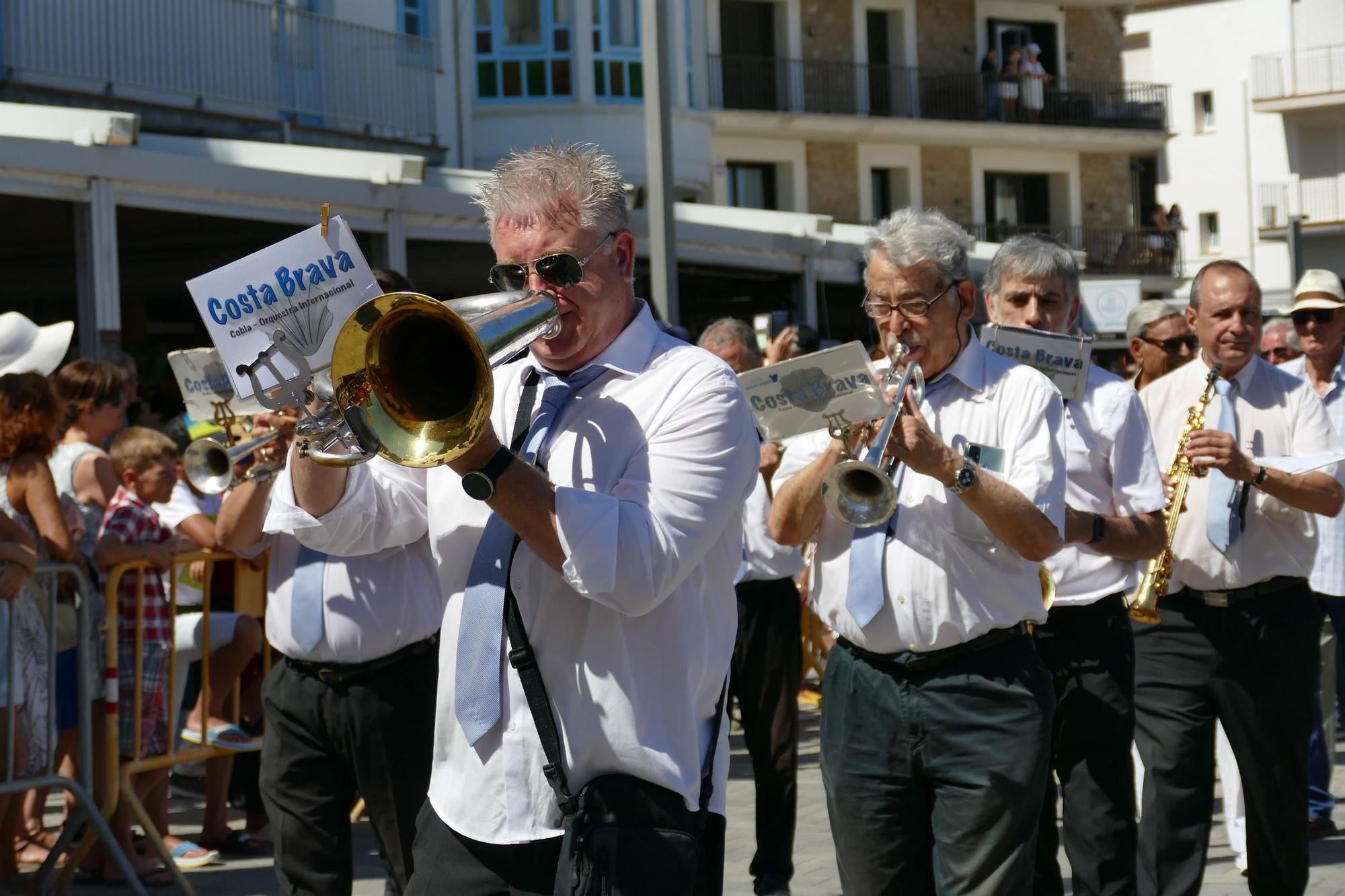 L'Escala commemora la Festa del Carme amb un sentit homenatge a les persones grans i a les seves arrels marineres