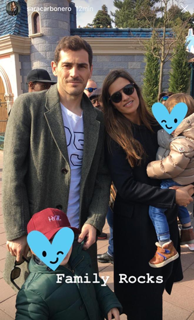 Sara Carbonero, Íker Casillas y sus hijos en Disney