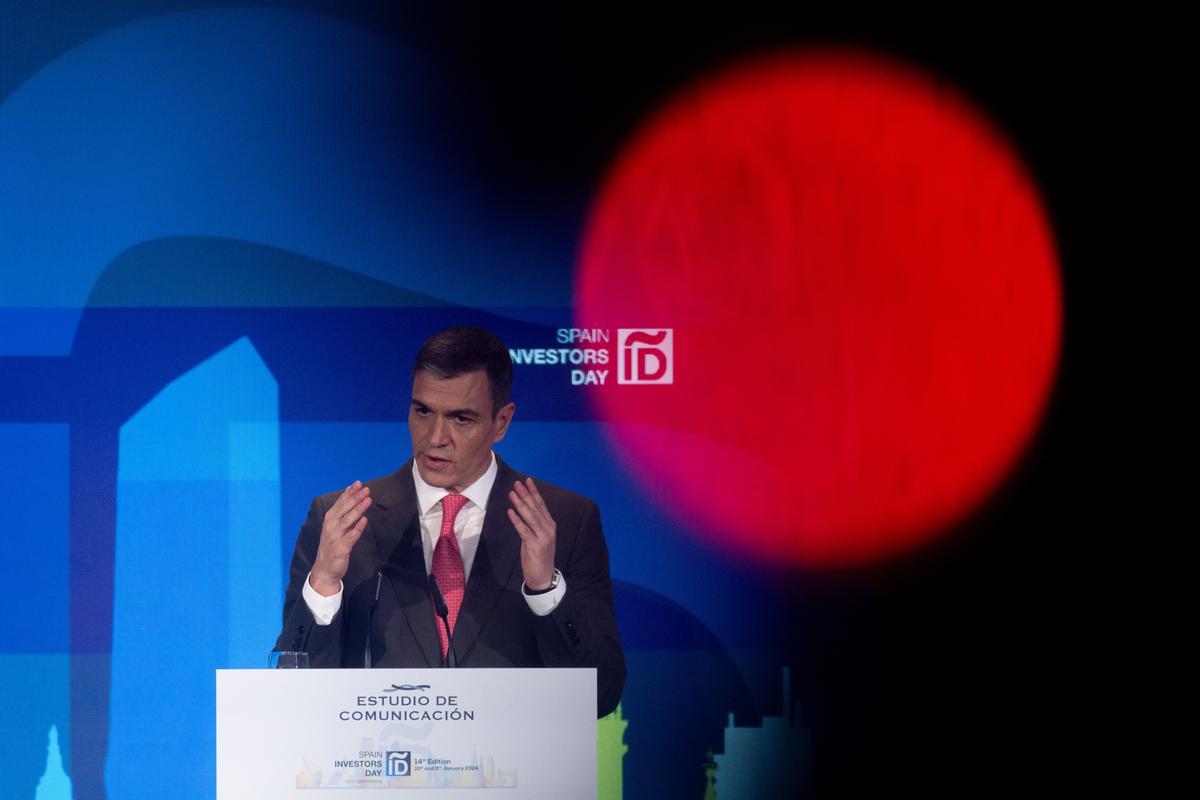El presidente del Gobierno, Pedro Sánchez, interviene durante la segunda y última jornada de la XIV edición de Spain Investors Day, en el Hotel Mandarin Oriental Ritz, a 11 de enero de 2024, en Madrid (España).