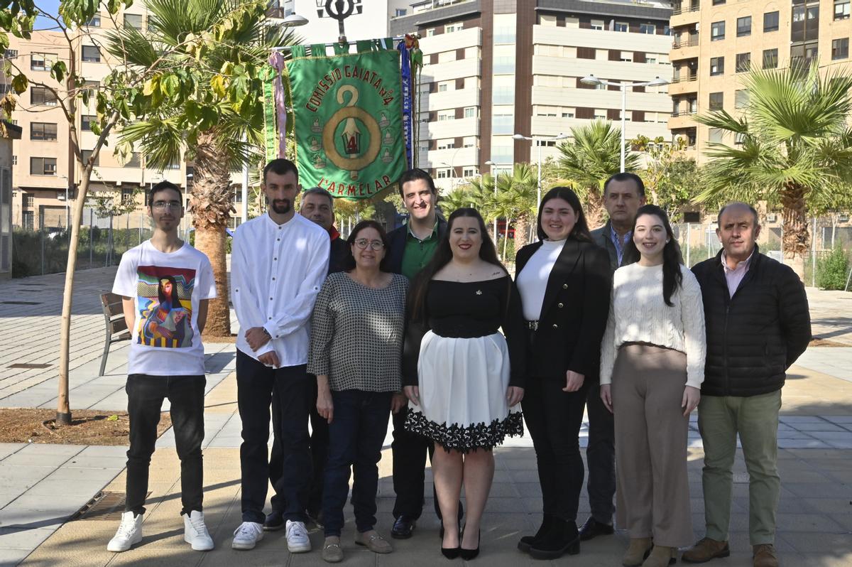 Miembros de la gaiata con la madrina y el presidente, Alejandro Miranda.