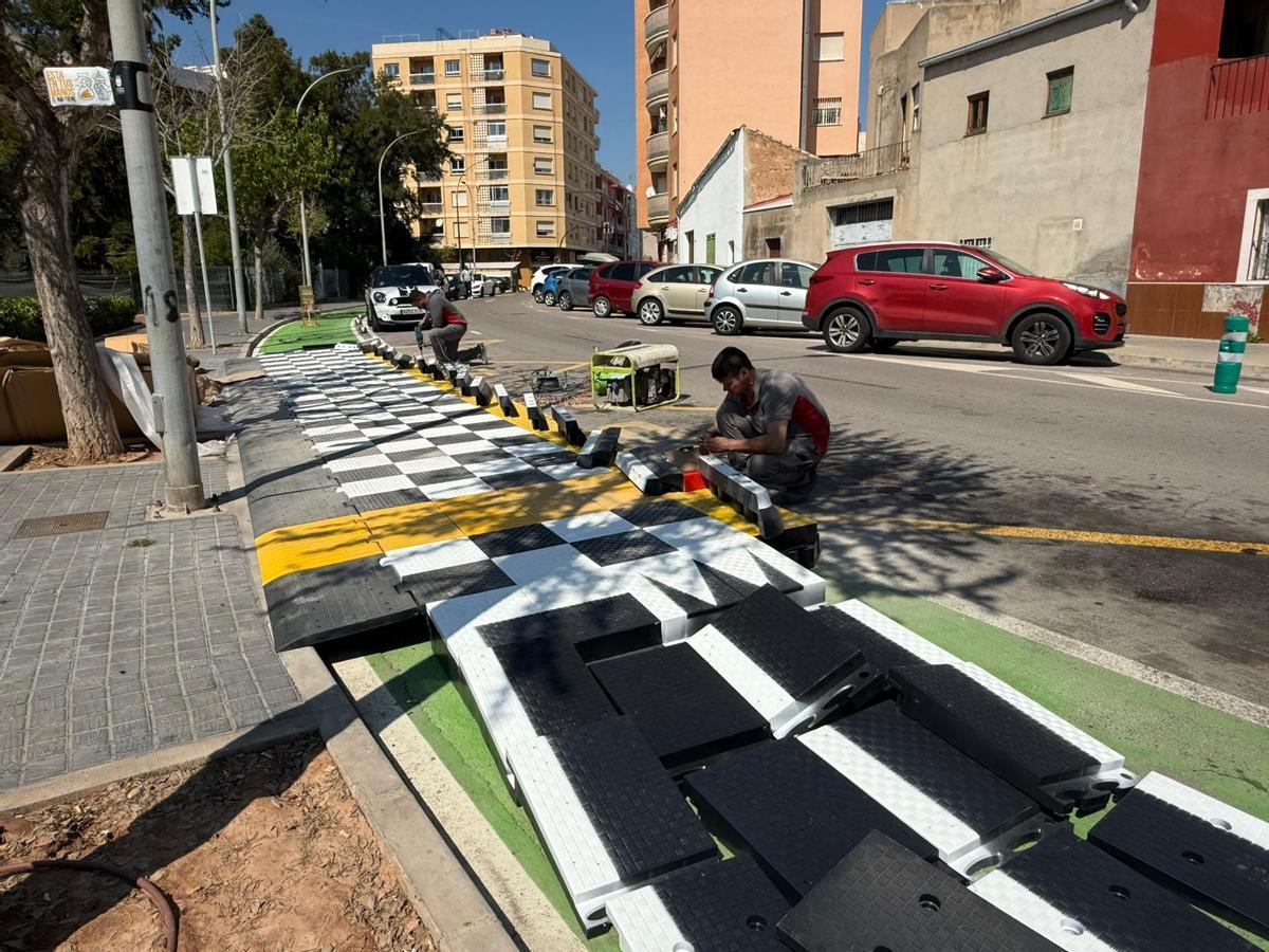 Primeras plataformas de accesibilidad en diversas paradas de autobús de Burriana.