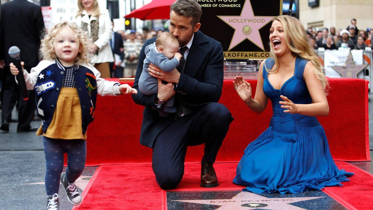 Ryan Reynolds y Blake Lively presentan a su hijos