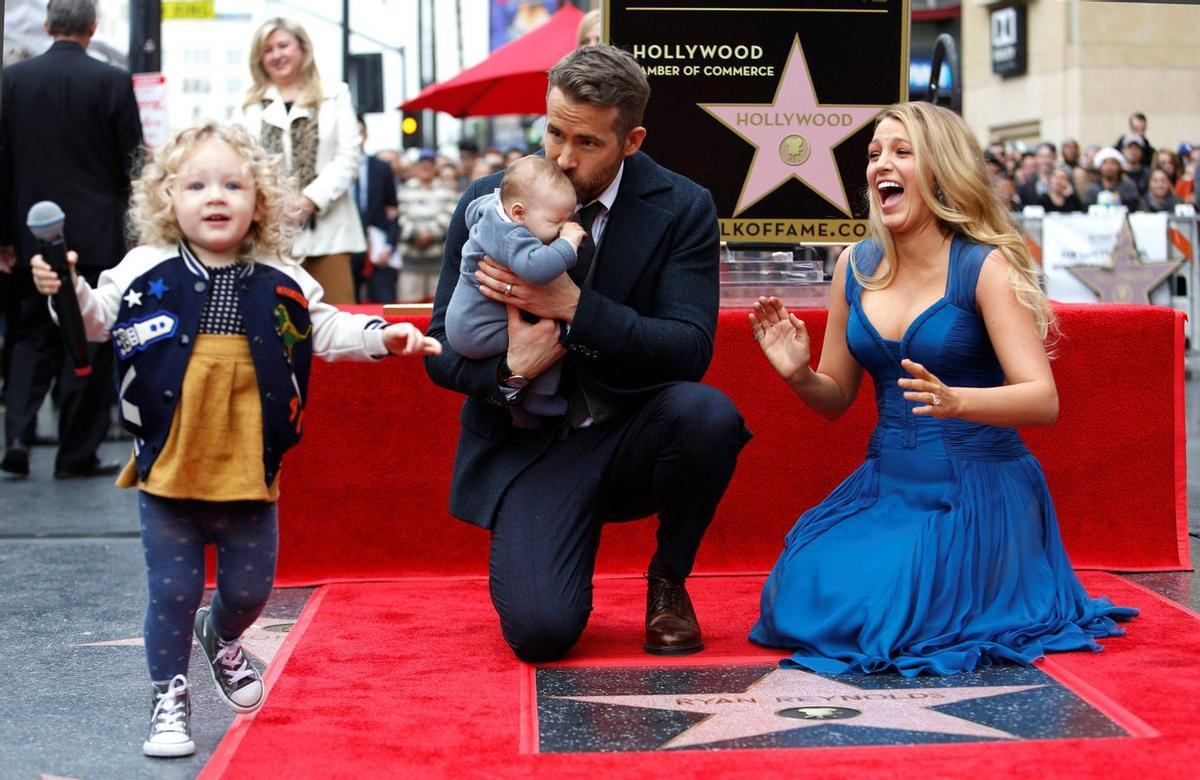 Ryan Reynolds y Blake Lively presentan a su hijos