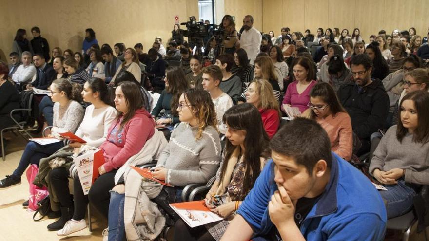 Participantes en las Jornadas Silver Economy que se celebran en las salas del Teatro Ramos Carrión