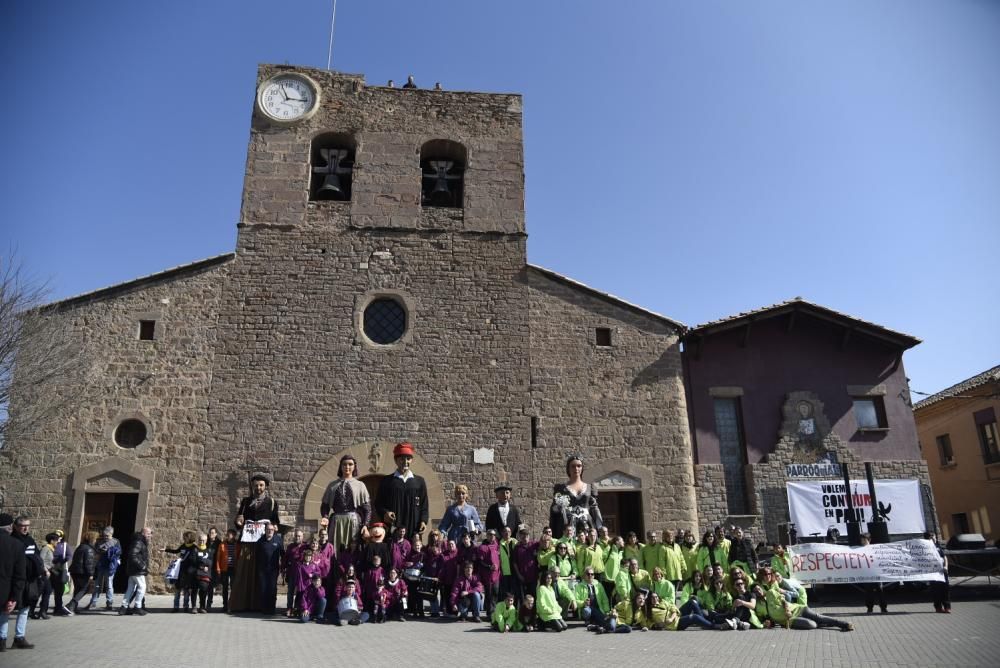 Balsareny rebutja amb cultura popular les accions