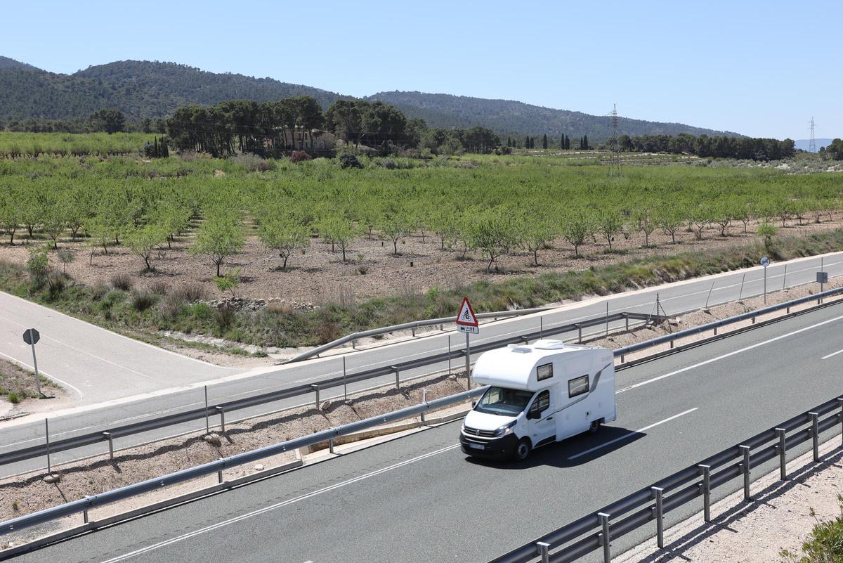 Terrenos donde se ha planteado el desarrollo de una zona industrial en el entorno de la Canal de Alcoy, junto al límite con Ibi.