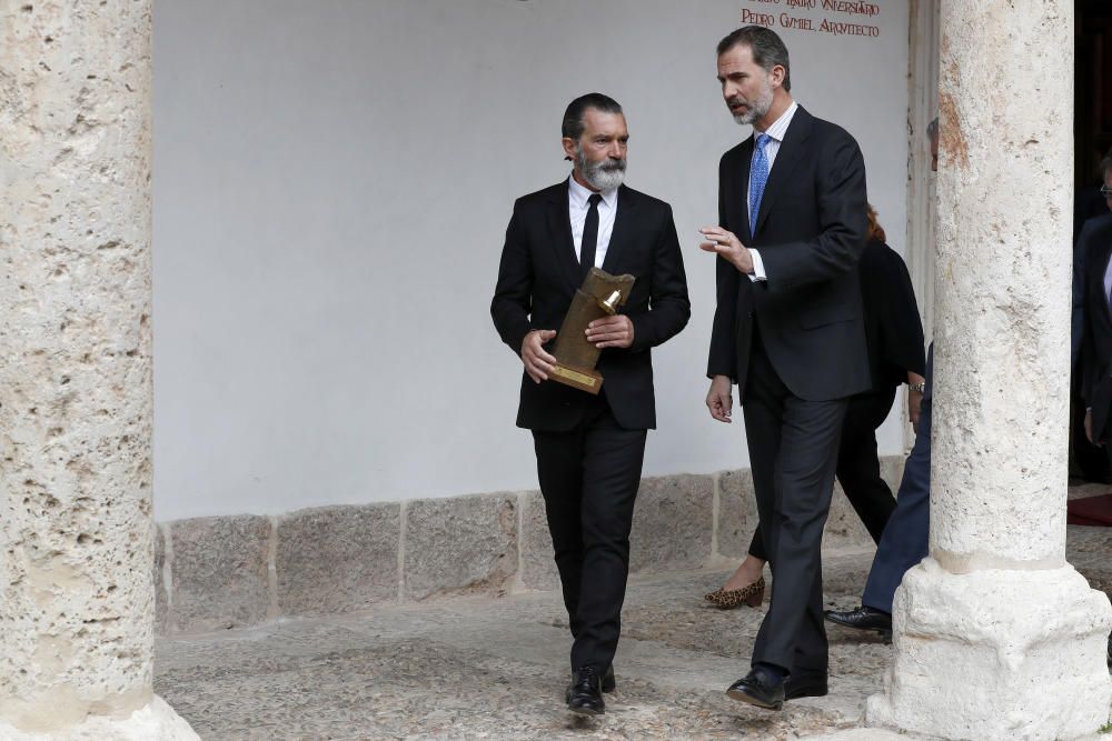 ANTONIO BANDERAS RECIBE EL GALARDÓN CAMINO REAL ...