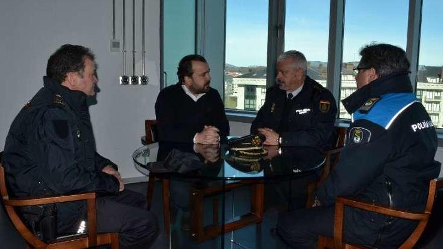 Visita del comisario de la Policía Nacional en Pontevedra