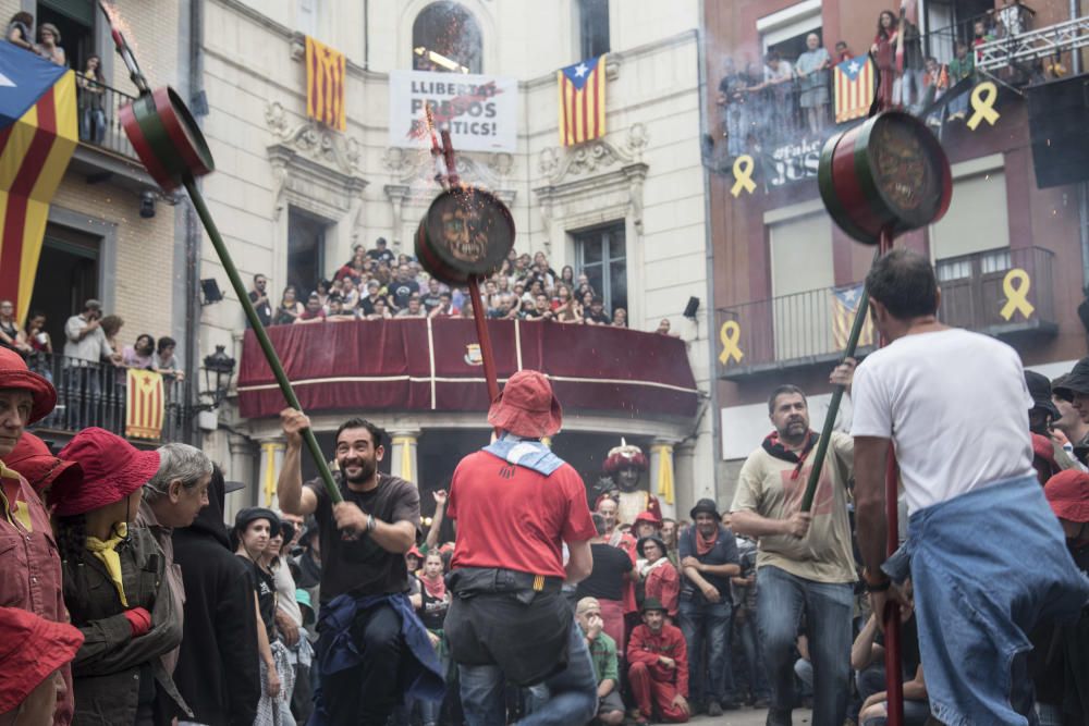 Berga estrena la Patum 2019 amb un passacarrers atapeït i calorós