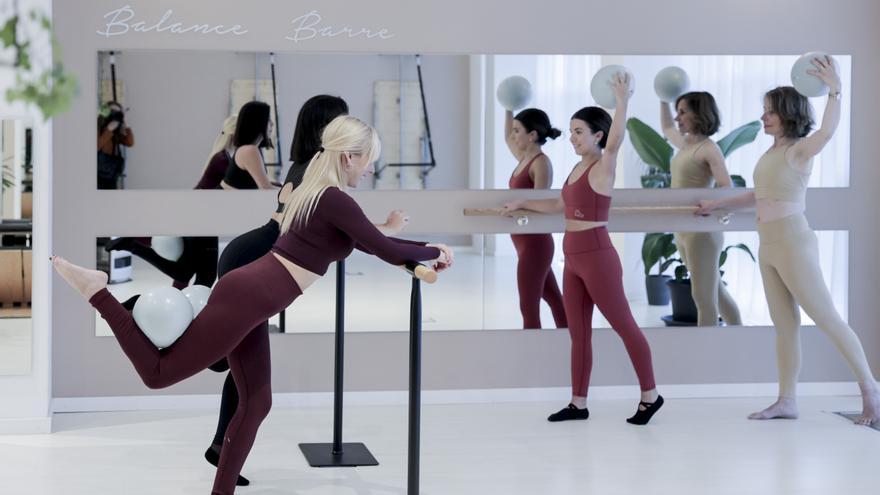 Así es una clase de Barre: el deporte de moda para tonificar el cuerpo