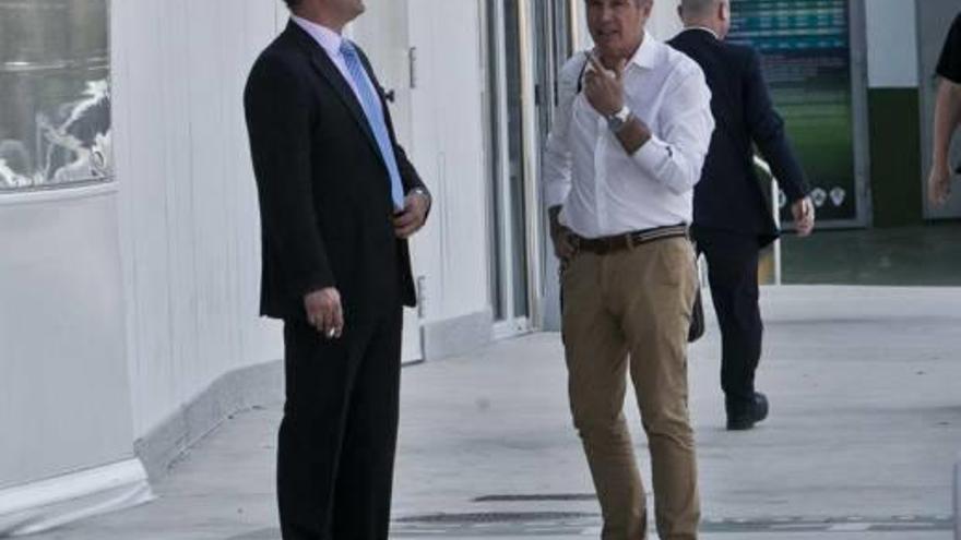 El vicepresidente primero, Francisco Román, y el secretario del club, Jerónimo Prado.