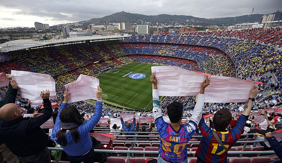 Vista general del Camp Nou al inicio del partido
