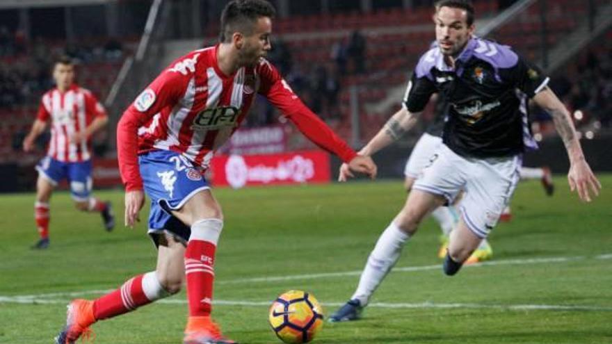 Sebas Coris encara André Leao durant el Girona-Valladolid d&#039;aquesta última temporada disputat a l&#039;estadi de Montilivi.