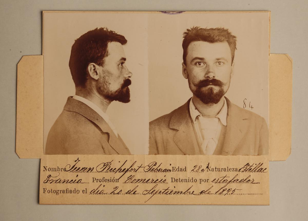 BARCELONA 17/9/2015 LIBRO DE FICHAS POLICIALES DEL 1895 BARCELONA GABINETE ANTROPOMETRICO JUAN PRUHEFORT PEBERAIN FOTO DE JULIO CARBO