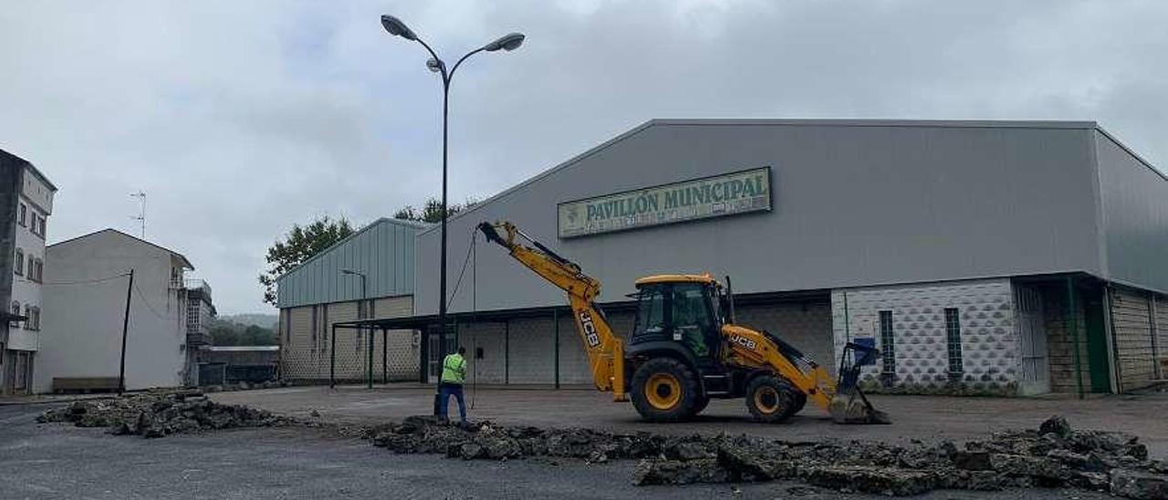 Con el inicio de las obras ya fue demolido el muro anexo al recinto deportivo.