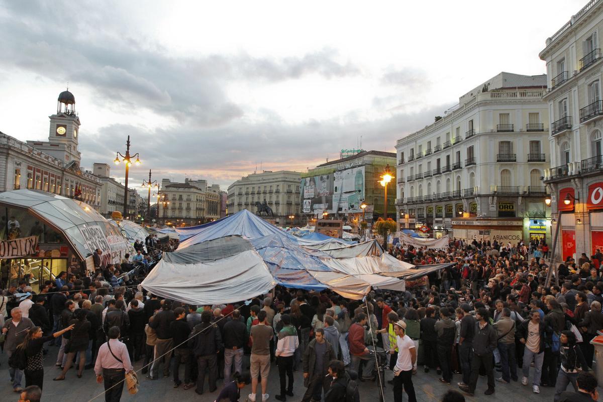 Imagen de archivo.- Cientos de 'indignados' del Movimiento 15M durante una Asamblea celebrada para debatir sobre la permanencia del campamento en la Puerta del Sol