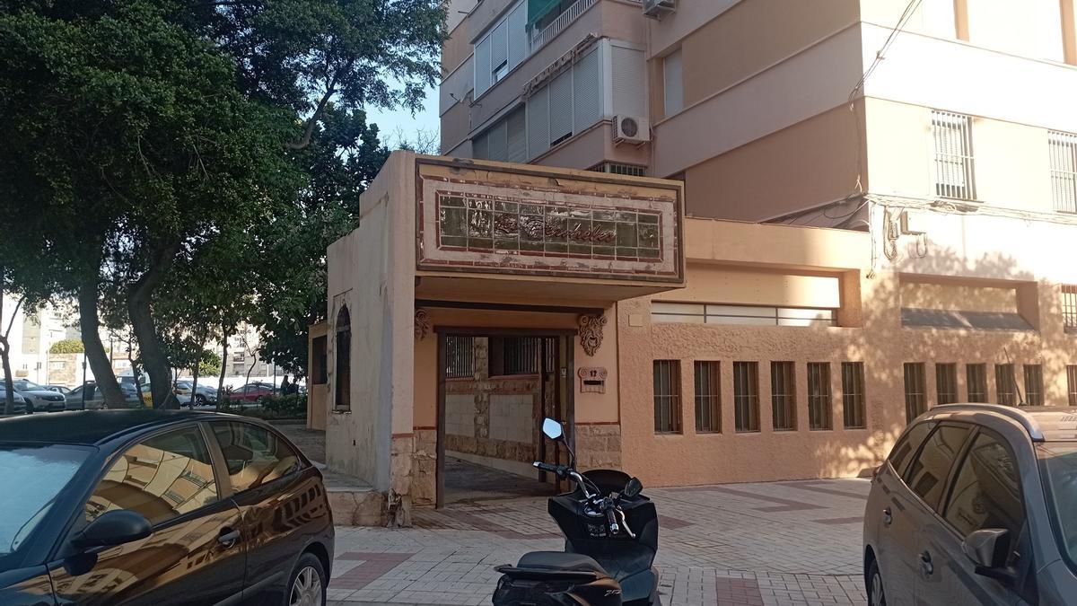 El portal de Virgen de Belén continúa en pie y se ha convertido en un mingitorio.