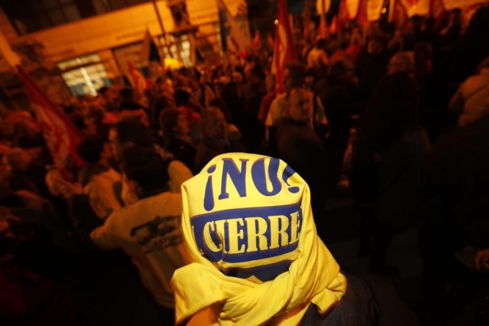 Multitudinaria marcha de "Alcoa no se cierra" en Avilés