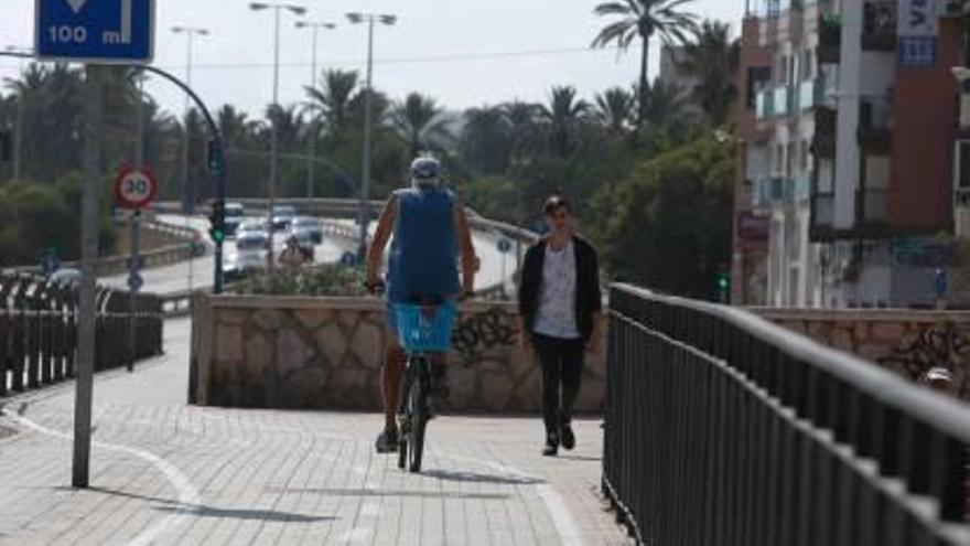 Los vecinos tildan de chapuza la primera fase del futuro carril-bici hasta la EUIPO