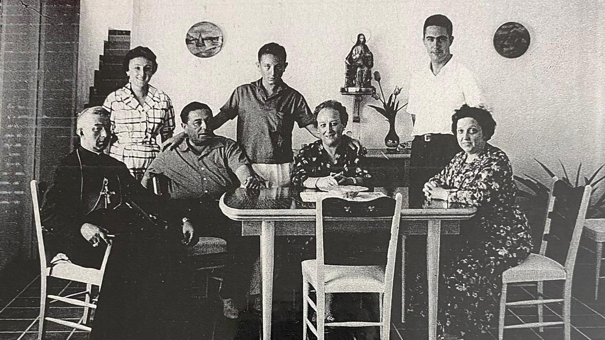 Vicente Tarancón compartió largas temporadas con la familia Arrufat Parra en su chalet de Villa Anita, ubicado en Vila-real.
