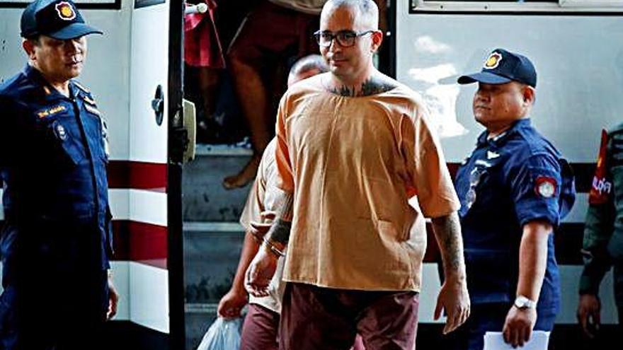 Artur Segarra, a su llegada al tribunal desde la cárcel.