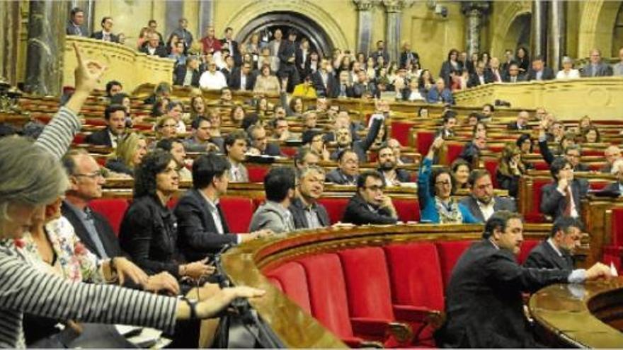 El Moianès es converteix en la 42a comarcaen una sessió al Parlament que un centenar de moianesos van viure in situ