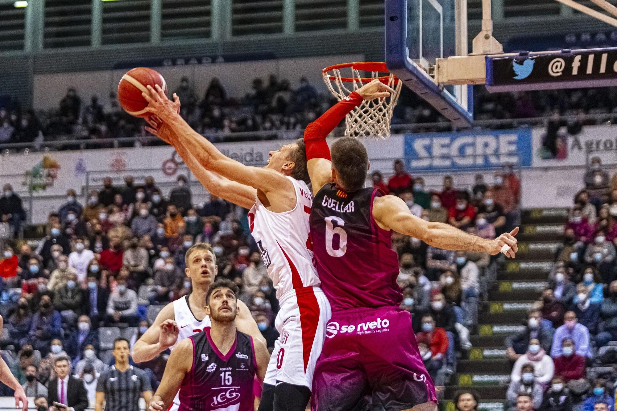 Les millors imatges de l'ICG Força Lleida - Bàsquet Girona