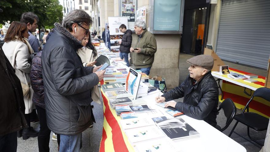 De Nieves Herrero a Manolo Kabezabolo: estos son algunos autores que firmarán en el Día del Libro de Zaragoza