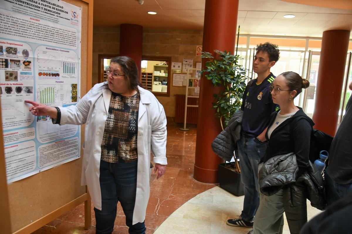 ZAMORA. EXPOSICION MATERIALES ESCUELA POLITECNICA.