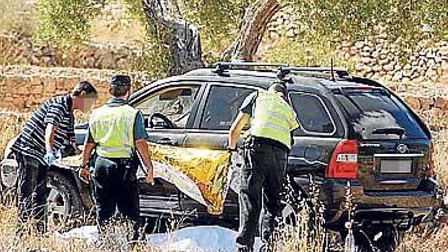 La Guardia Civil investiga la muerte de un hombre de 70 años junto a su coche