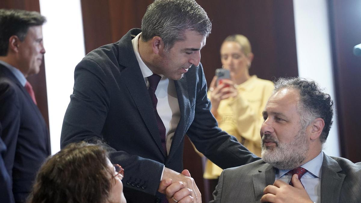 El vicepresidente canario, Manuel Domínguez, instantes previos a la reunión con los colectivos empresariales.
