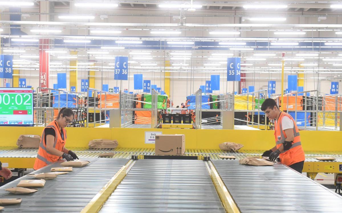 Estación logística de Amazon en el polígono de Espíritu Santo, en Cambre.