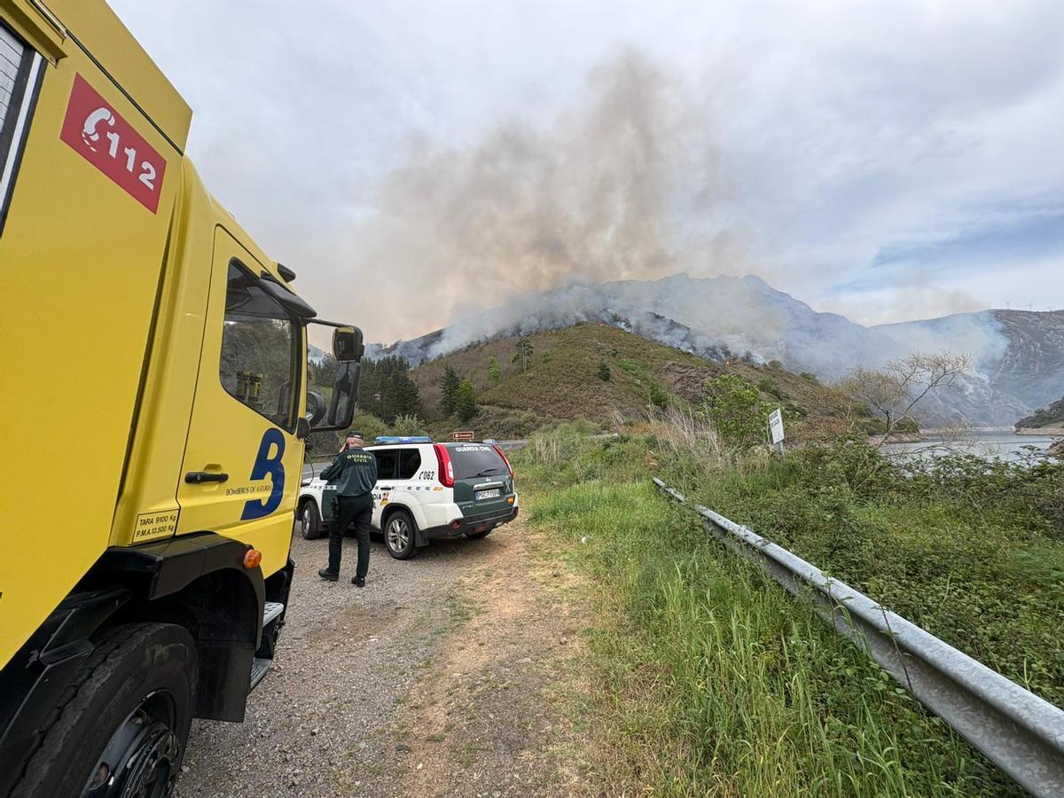 El corte en el corredor del Narcea por el incendio de Tineo.