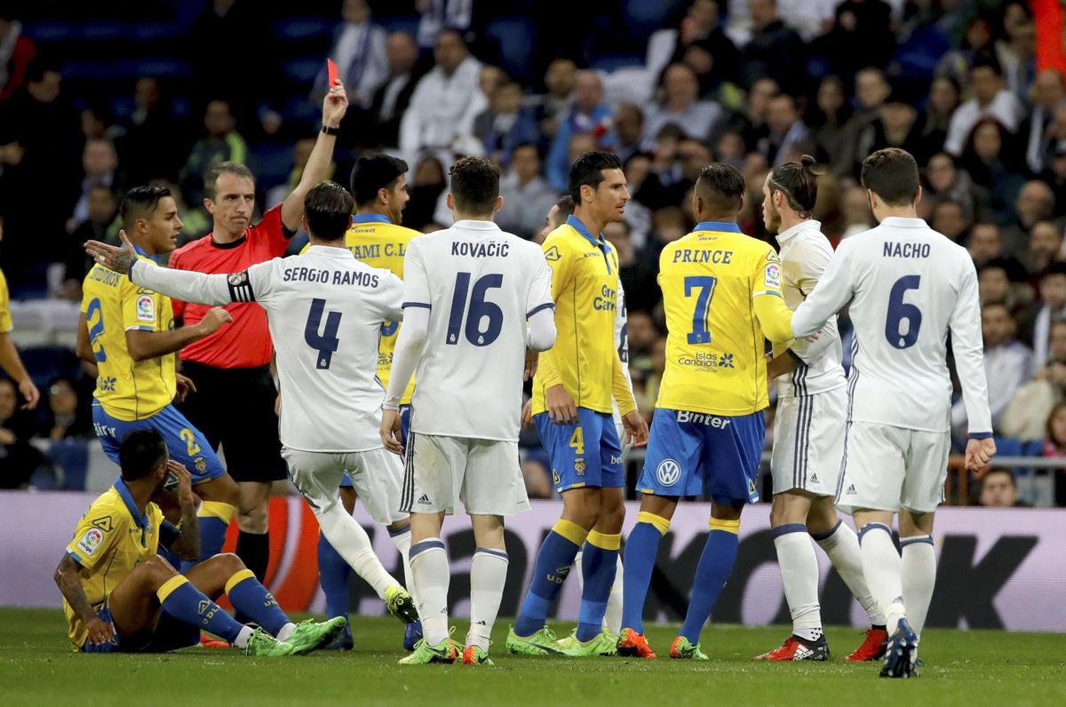 El árbitro expulsa a Bale en el Real Madrid-Las Palmas de 2017