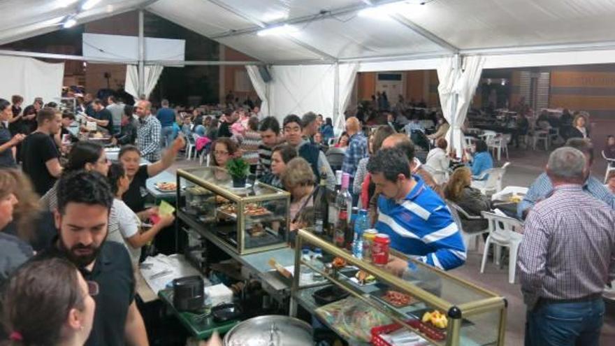 Los hosteleros de Turís sirven 10.000 tapas en la ruta culinaria