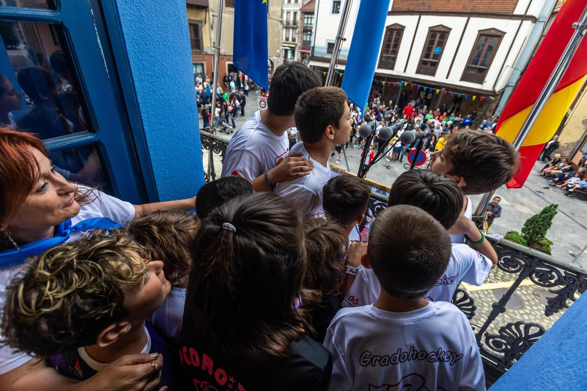 Grado arranca Santiago y Santa Ana con un emotivo pregón de los deportistas locales