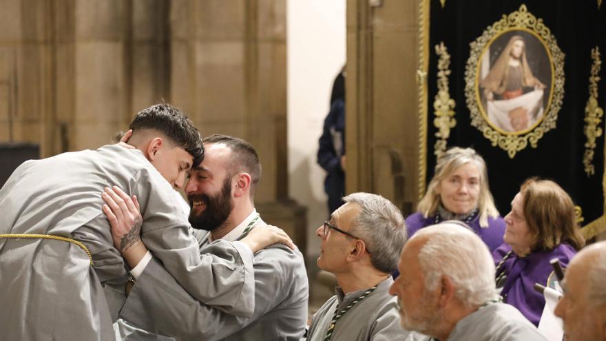 El mal tiempo obliga a suspender la procesión del Encuentro en Gijón (en imágenes)