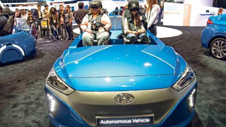 Realidad virtual: las colas en el estand de Hyundai fueron kilométricas. Todo el mundo quería experimentar con realidad virtual, qué se siente al ir en un coche autónomo. Aunque no te movieras del sitio.