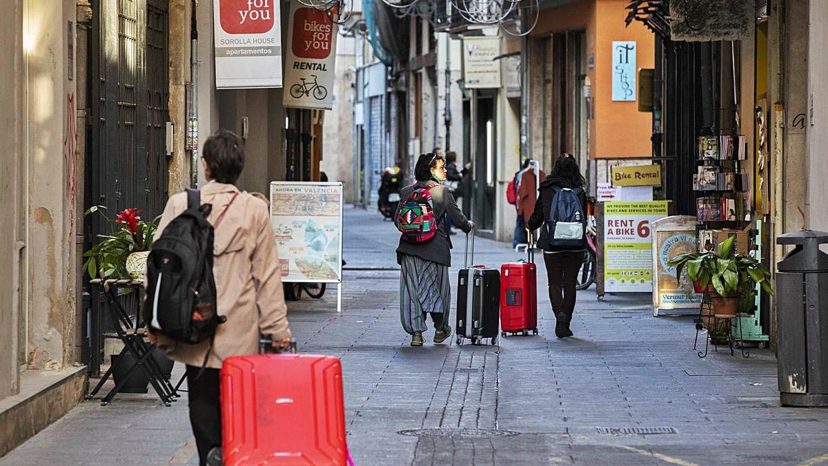 ECONOMIA / Apartamentos turísticos y turistas en Valencia | GERMÁN CABALLERO