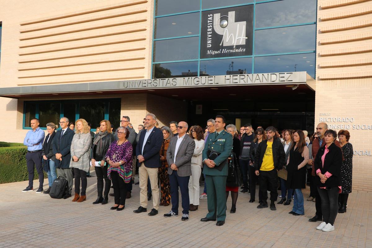 El minuto de silencio en la UMH de Elche