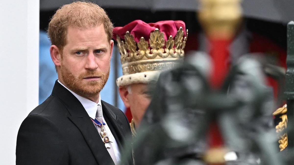 El príncipe Harry en la coronación de Carlos III.