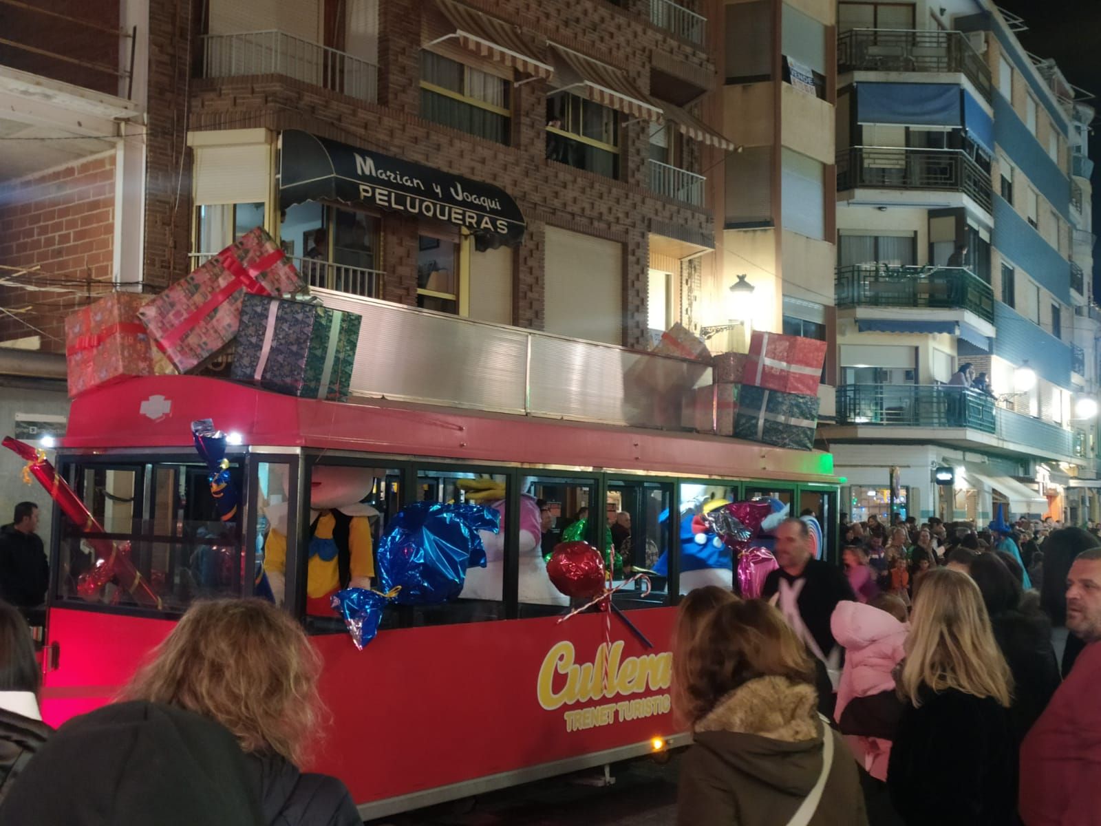 Los Reyes Magos reparten ilusión por los pueblos de la Ribera